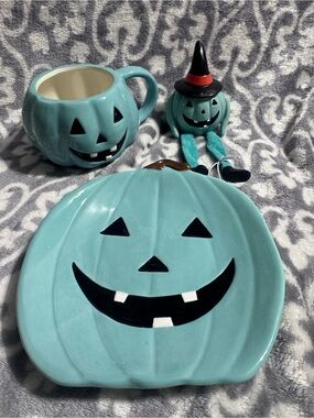 Turquoise Jack-O'-Lantern Ceramic Plate & Mug Set